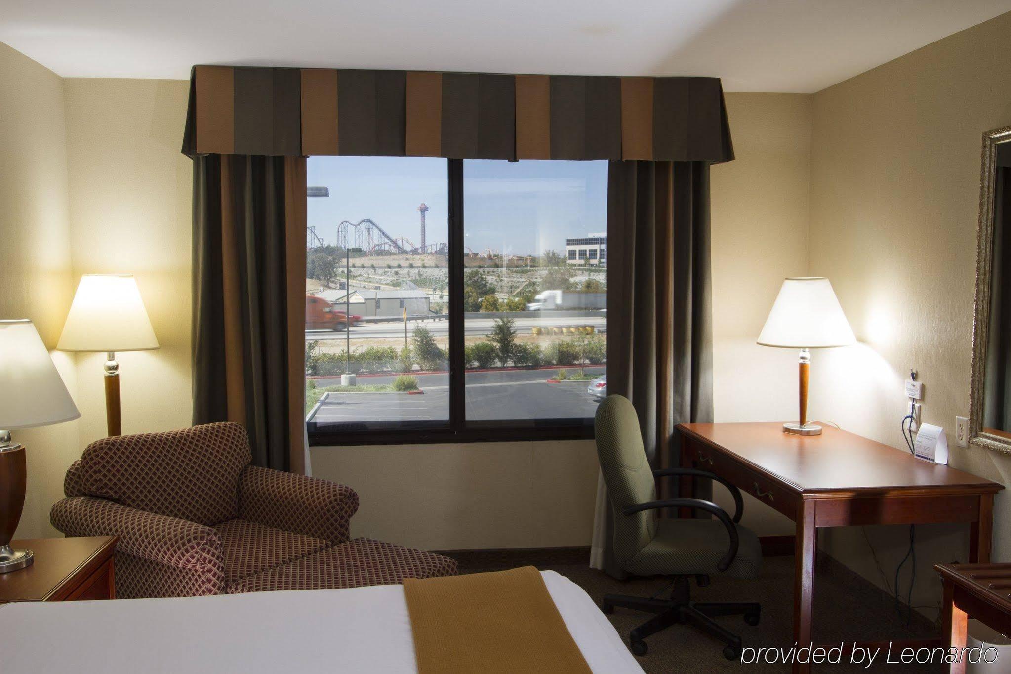 Best Western Valencia/Six Flags Inn & Suites Санта Кларита Екстериор снимка