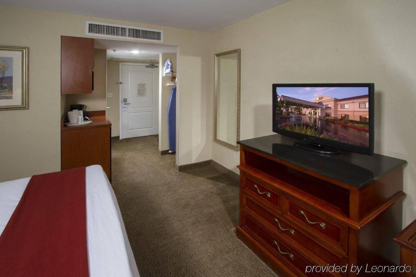 Best Western Valencia/Six Flags Inn & Suites Санта Кларита Екстериор снимка