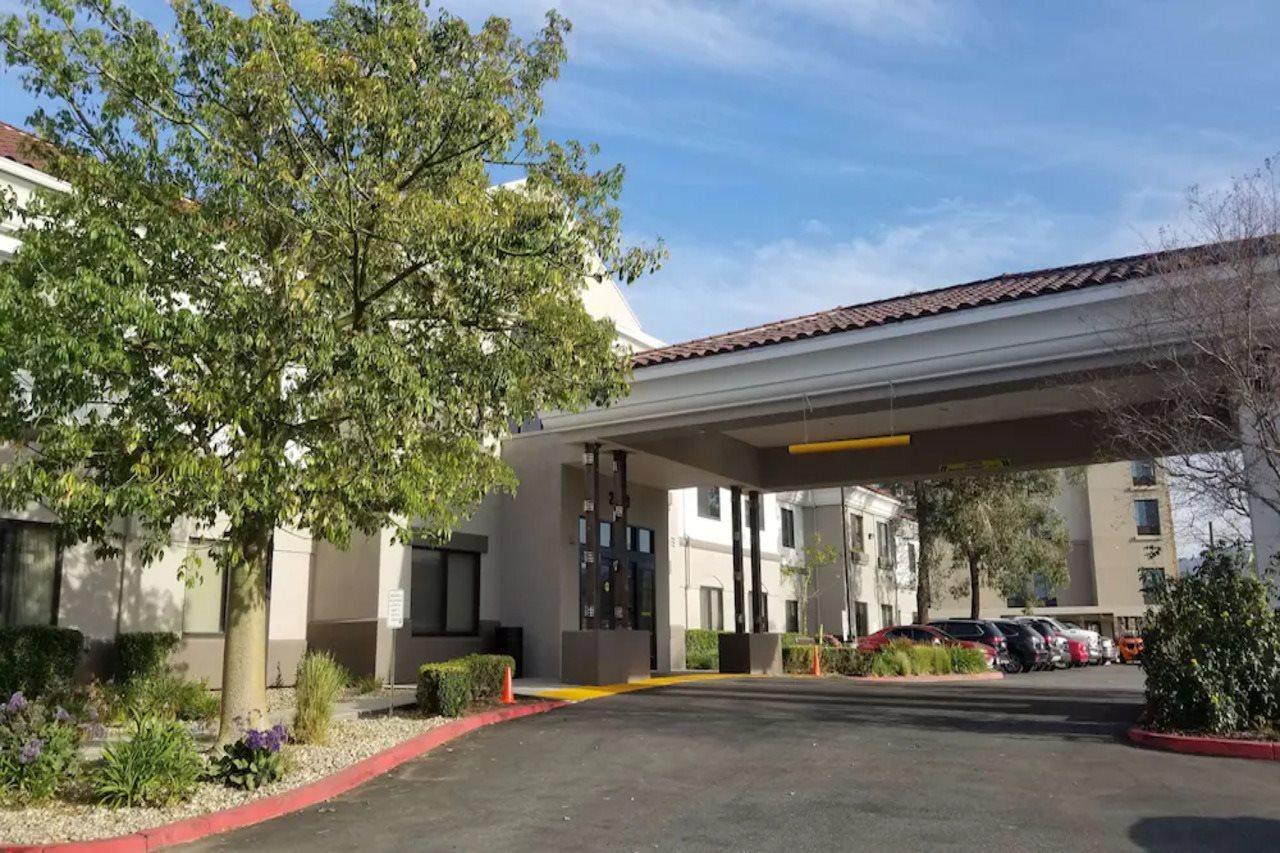 Best Western Valencia/Six Flags Inn & Suites Санта Кларита Екстериор снимка